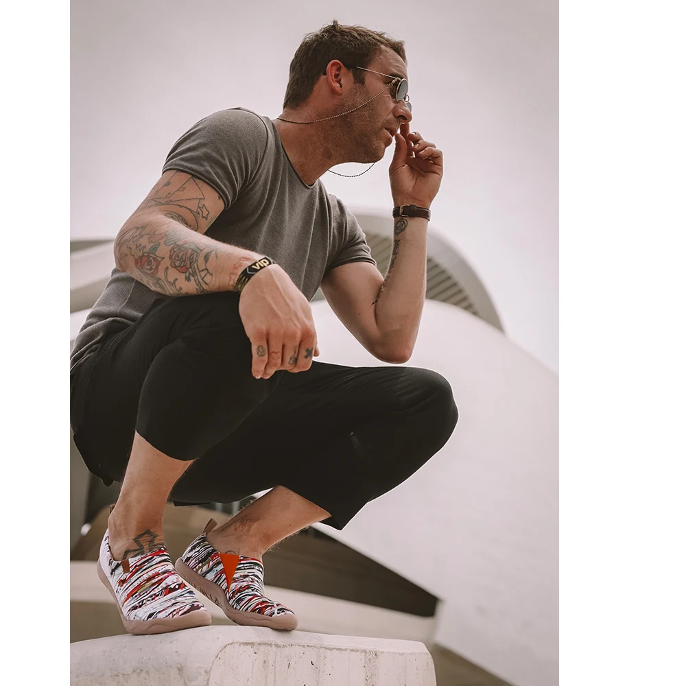 UIN Мужская парусиновая обувь с круглым носком раскрашенная по правде модные