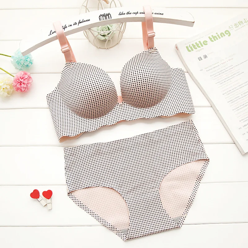 

2018 New Woman Young Girl Push Up wire free Bra French Romantic Gathered bra printed dot bra cute sweet bra+pantie underwear set