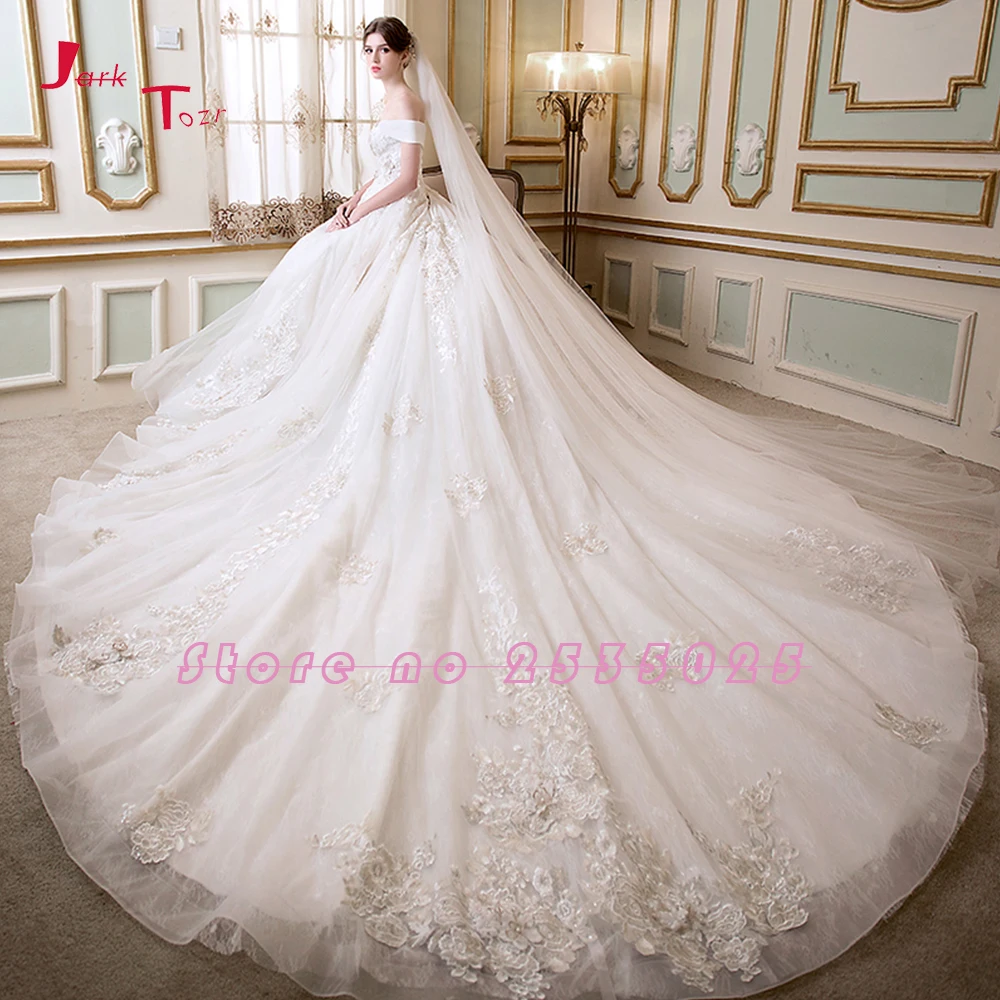 Белое свадебное платье с вуалью винтажное расшитое блестками и бисером Vestido de Noiva