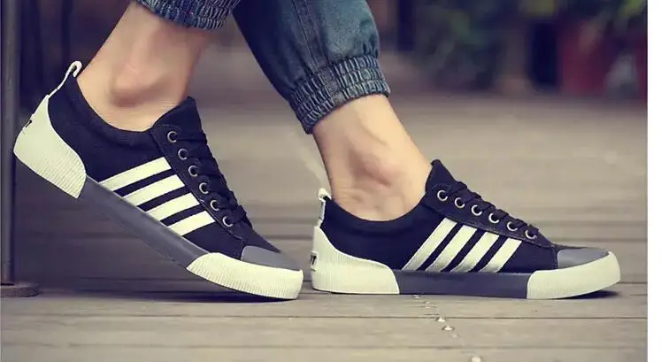 Черный Мужские парусиновые кроссовки; Студенческая Уличная обувь для катания на коньках; спортивная обувь на плоской подошве; Простые беговые кроссовки; zapatillas hombre Deportiva - Цвет: Черный