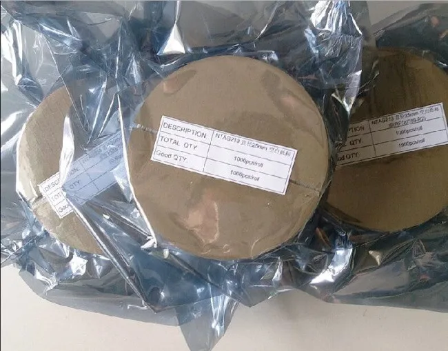 Дешево NTAG 213 NFC этикетки, 2000 шт., перезаписываемая наклейка NTAG 213, 13,56 МГц, ISO14443A, 25 мм, все NFC телефоны, доступный клей