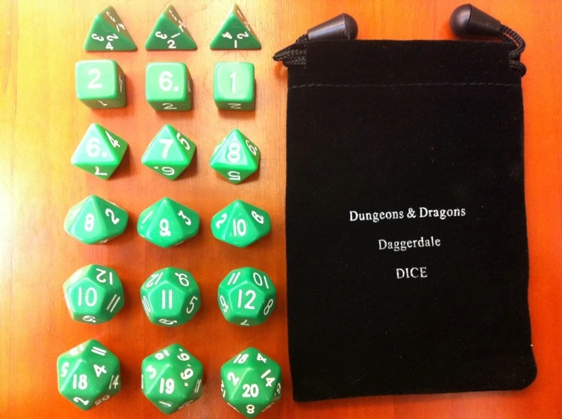 

Rolling the dice [green 18 grain of package + beautiful D&D special bag] play toy and game props