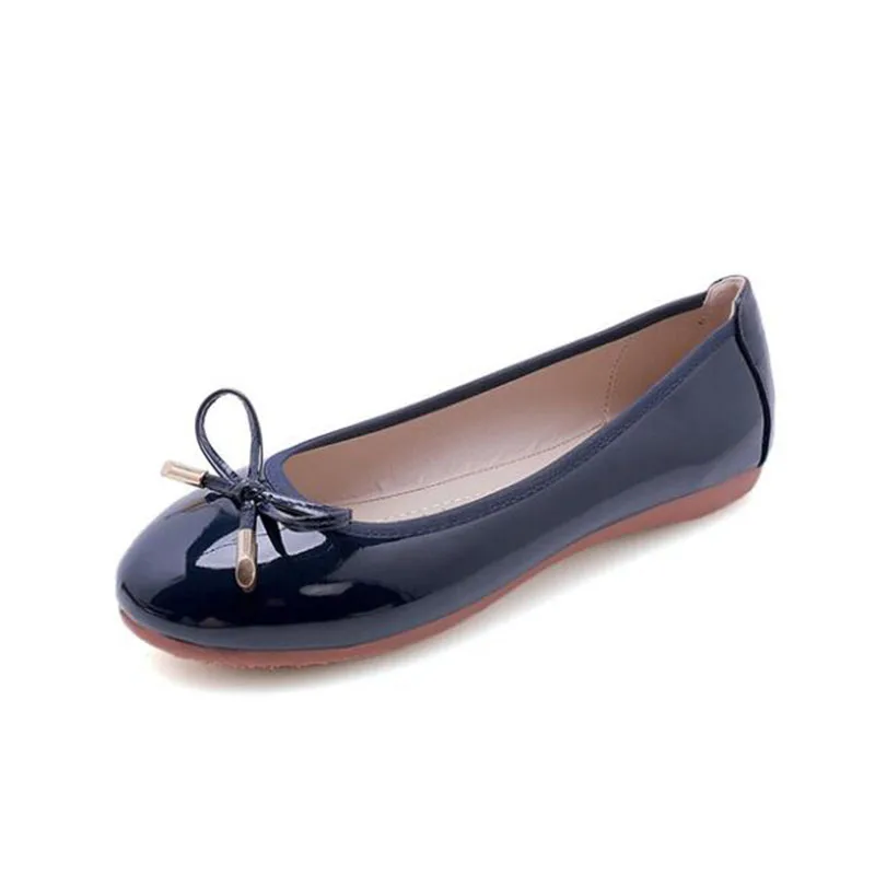 royalblue COVOYYAR/; сезон осень; мягкие женские лоферы на плоской подошве с бантом; повседневная обувь; женские балетки из лакированной кожи без застежки; большие размеры; WFS465 - Цвет: royalblue