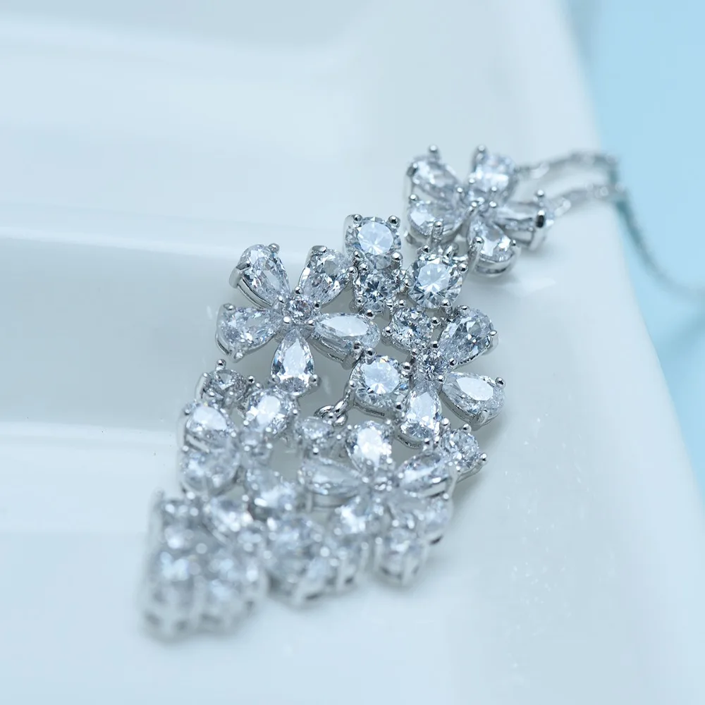 LUOTEEMI Collier Femme Elegant Chain Micro Paved Shining CZ Crystal Flowers Pendant Necklace for Women Party Jewelry Love Gift
