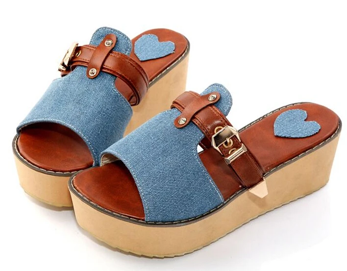 Новинка Красивые женские сандалии и шлепанцы Модные на платформе Пляжная обувь