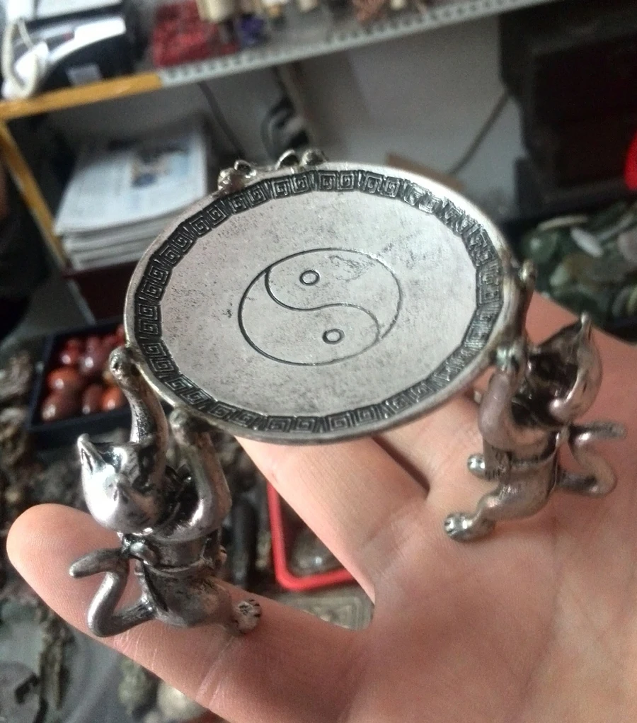 Восемь диаграмм три красивые ножки кошки настольная лампа серебряная