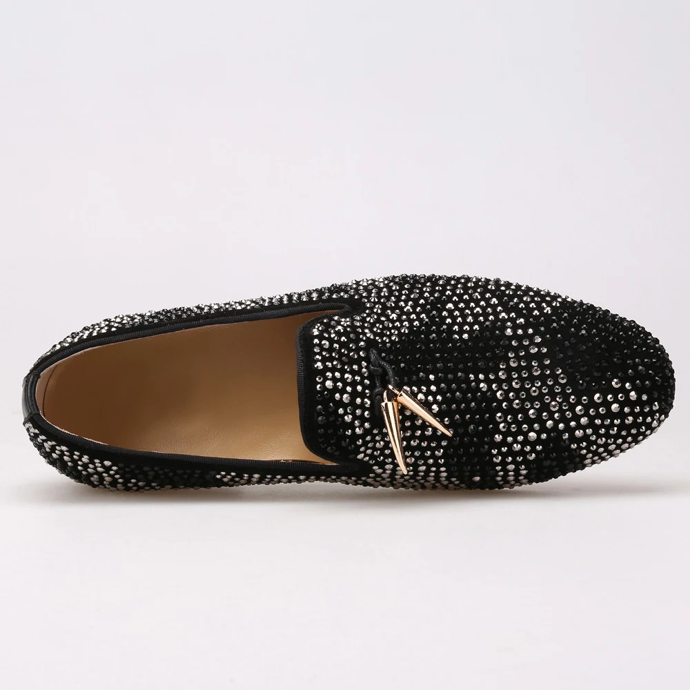 Красные и черные замшевые мужские туфли с золотыми кисточками изысканными