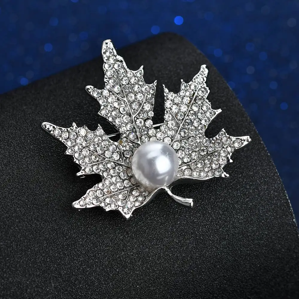 Женская Брошь в виде кленового листа изысканная модная брошь со стразами и