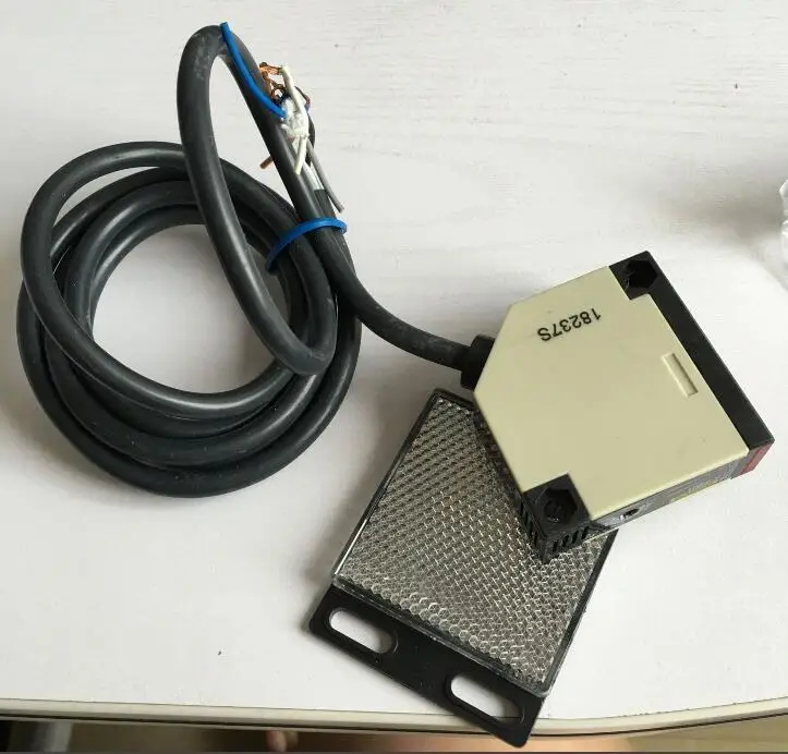 Ретроотражающий фотоэлектрический сенсорный переключатель E3JK-R4M1 90-240VAC