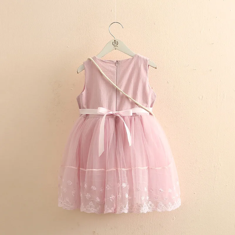 Платье детское кружевное без рукавов летнее белое с цветочным принтом сумочкой