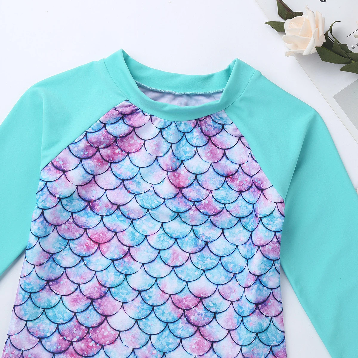 Купальник для маленьких девочек из двух предметов с принтом в виде рыбьей чешуи и