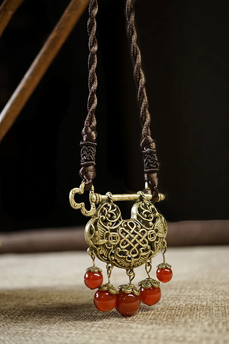 Yanting Vintage Copper Alloy Lock Pendant Necklace For Women Wholesale Long Sweater Chain Female 0116 |