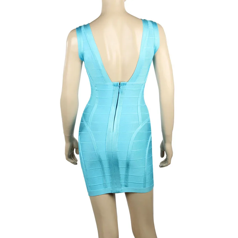 Женское трикотажное платье футляр светло голубое эластичное облегающее с