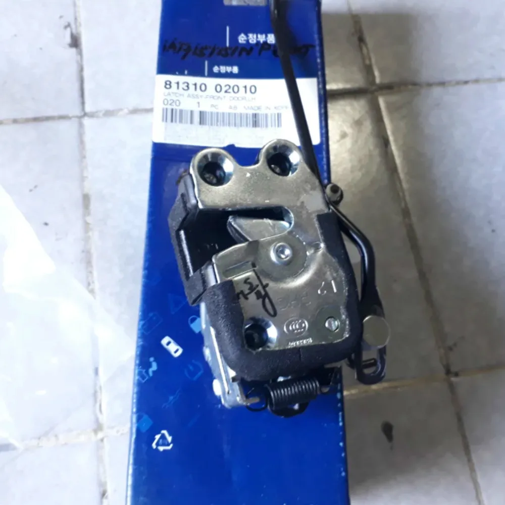 Подлинная дверная защелка для 1997 1998 1999 Hyundai ATOZ Kia Seen передняя левая 8131002010