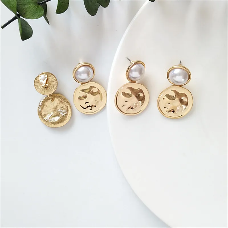 

2020 Geometric circular eardrop sweet pearl fashion earrings Ms fashion cool earrings Delicate earrings Punk geometric earrings