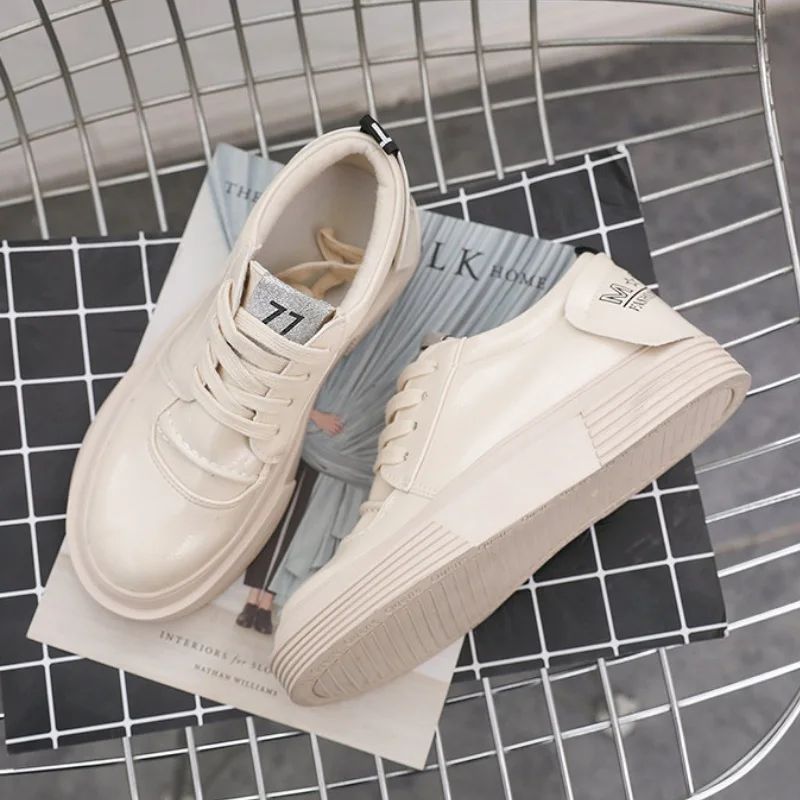 Женская Повседневная обувь сезон осень женская на плоской подошве платформе со