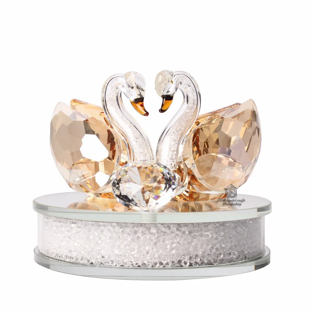 Плаги прозрачно розовые. Сервировка перечницы. Сервировка перечницы. Плаги прозрачно розовые. Кристалл пара.