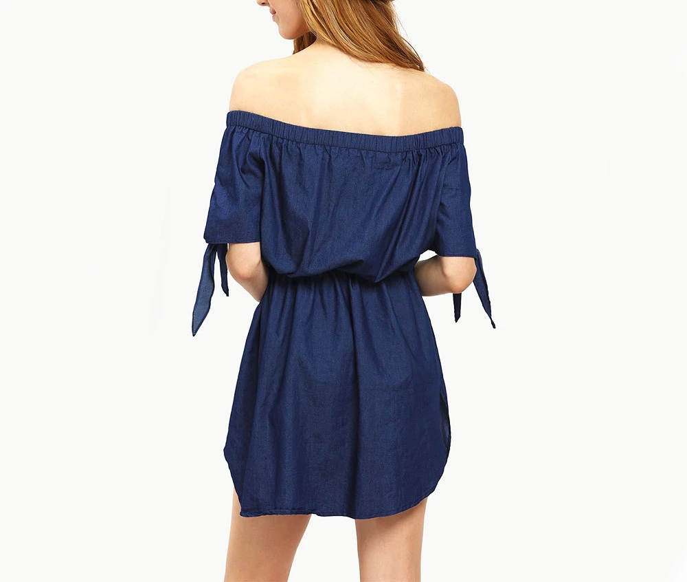 Женское джинсовое платье с вырезом лодочкой и бантом летнее стильное