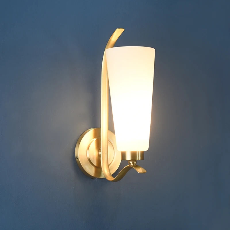 Медная настенная лампа в американском стиле с двумя головками H35cm прикроватная