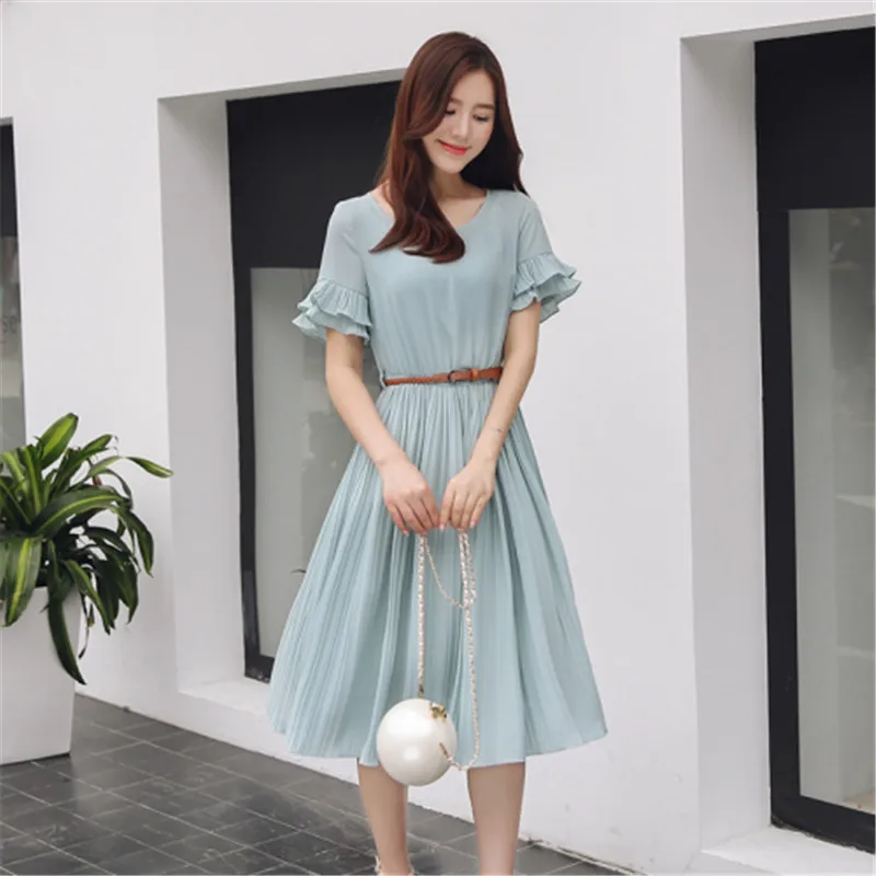 Женское плиссированное платье до середины икры с поясом и рукавом-бабочкой