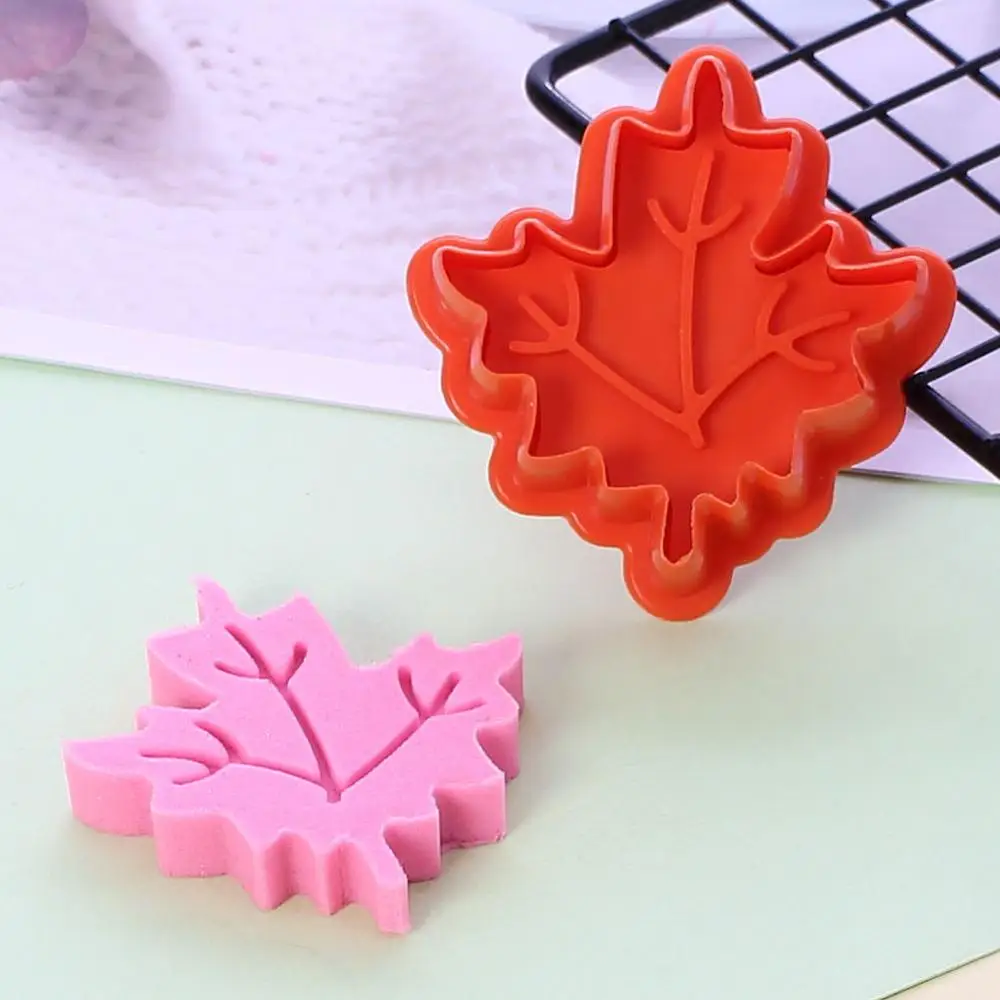 31-09 maple leaf 3D Мультяшные игрушки для нарезки печенья в виде животных пресс-форм Плунжер, сахарная мастика форма для выпечки бисквита набор для работы с мастикой «сделай сам» отделочных работ подарок для ребенка - Цвет: 31-09 maple leaf
