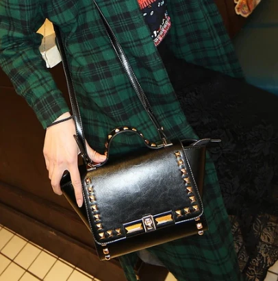 Free Shipping 2014 new wholesale hot handbag rivet bag mini-packet bat | Багаж и сумки
