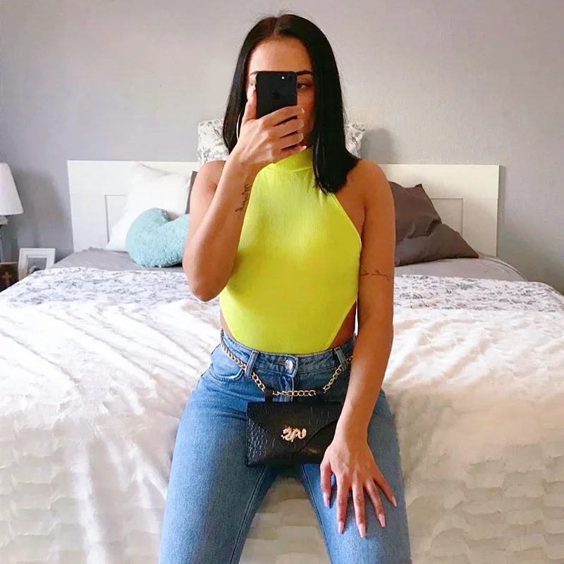 Женский Летний комбинезон с открытыми плечами черный однотонный облегающий