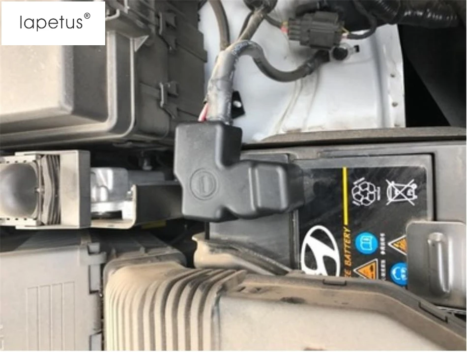 

Lapetus Accessories For Hyundai Tucson 2016 - 2018 Plastic Engine Battery Negative Interface Protection Molding Cover Kit Trim