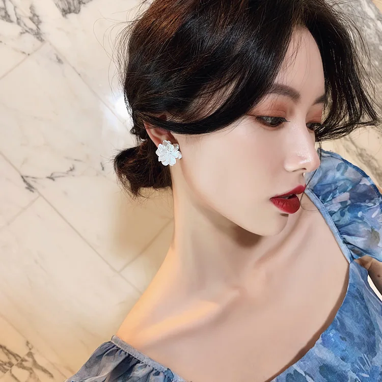 MENGJIQIAO, корейские, Новое поступление, милые, из смолы, белый цветок, большие серьги-гвоздики для женщин, модные, простые, Oorbellen Bijoux, вечерние, подарки