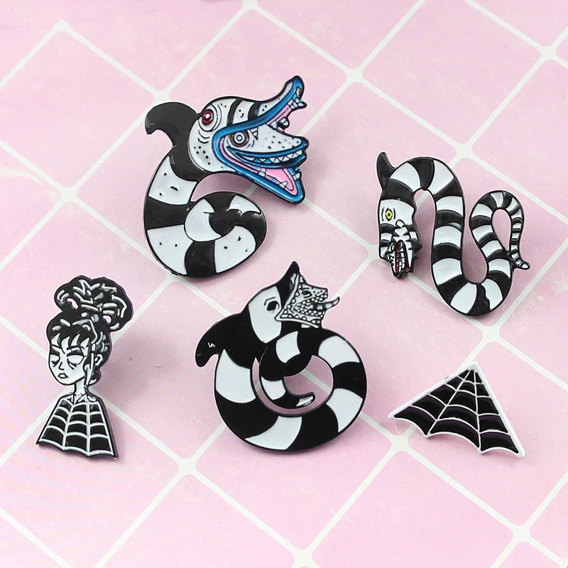 Ужас видов со змеиным рисунком Ласточки Большой Рот язык Beetlejuice желтая маска
