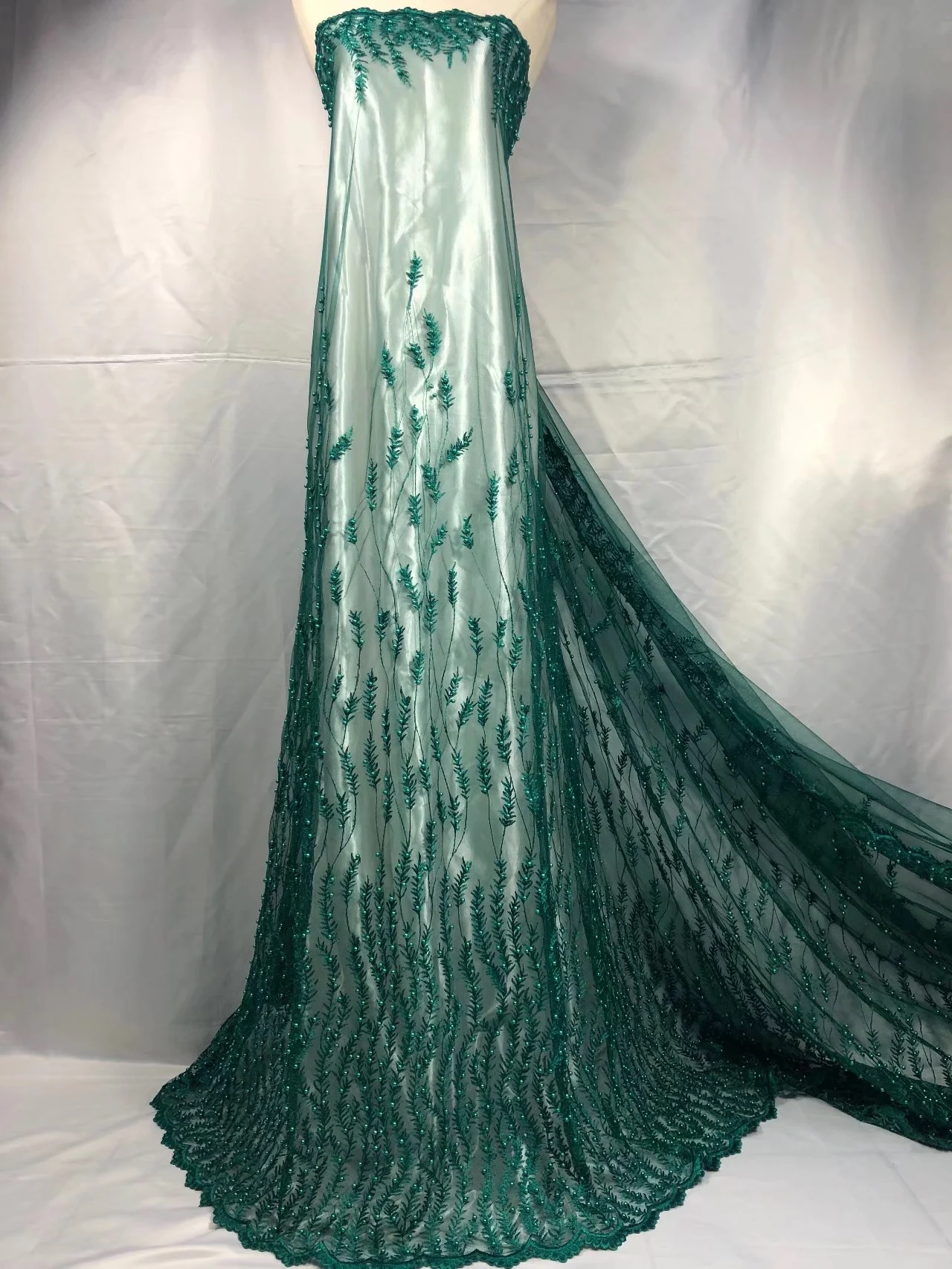 

BEAUTIFICAL Lace fabric nigerian net lace embriodery fabric with beads 2018 Latest design aqua african tulle lace for dress LN75