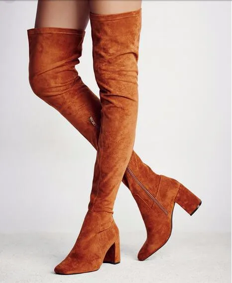 Привлекательные эластичные сапоги из флока на высоком каблуке красивые Сапоги