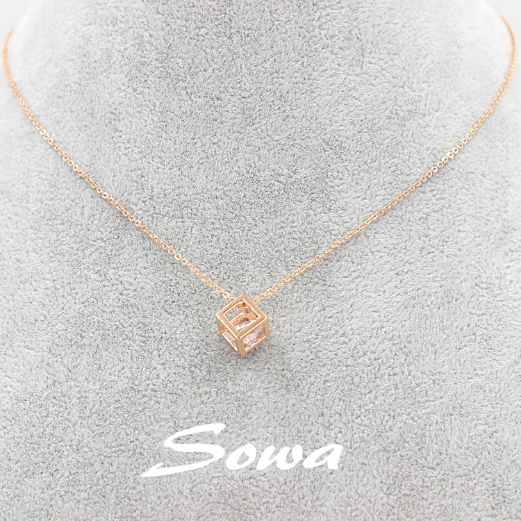 Топ sale18K Роза кубического циркония камень прокатки в квадратной коробке кулон