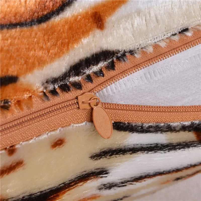 

Hot Sale High Quality Printed Pillow Case Leopard Grain Plush Houseware Christmas Party Decorative Pillow Case 43x43cm