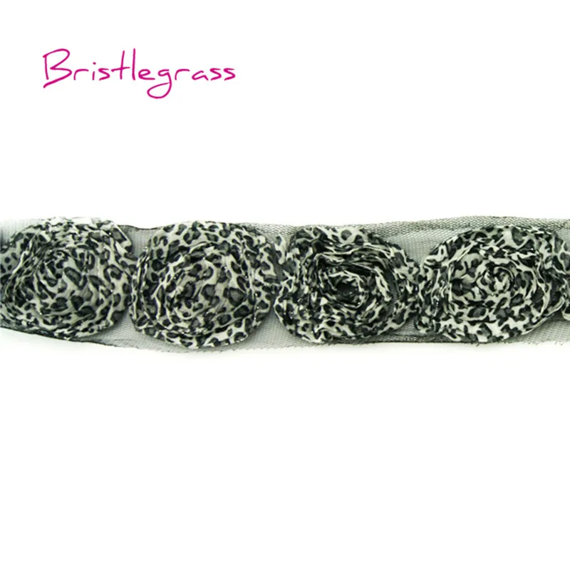 BRISTLEGRASS 1 ярд 2 36 &quot(6 см) цвета: золотистый серебристый блеск с леопардовым принтом