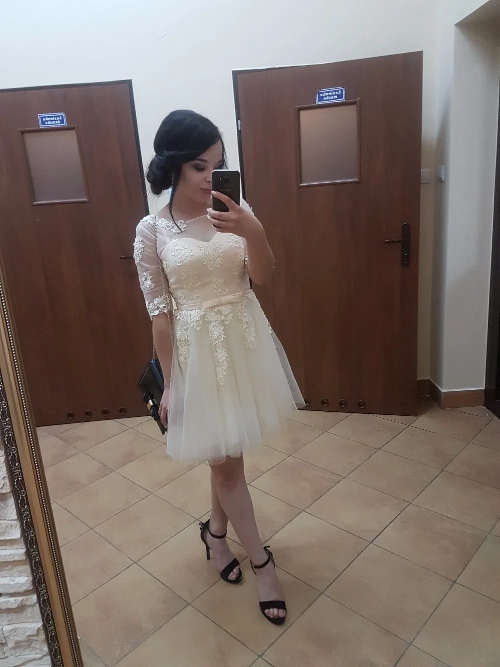 Женское вечернее платье цвета шампань длинное кружевное с вышивкой и