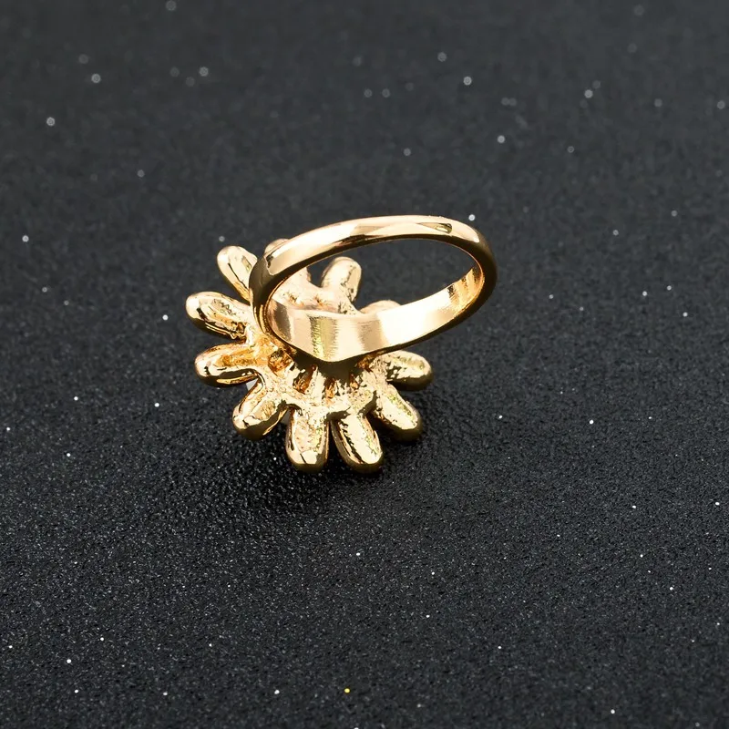 Привлекательные ювелирные изделия из искусственного жемчуга золотого цвета