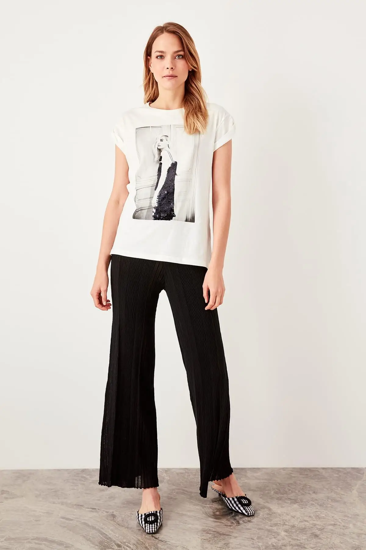 Trendyol White Sequins Embroidered Basic Knitted T-Shirts TWOSS19LR0288 | Женская одежда