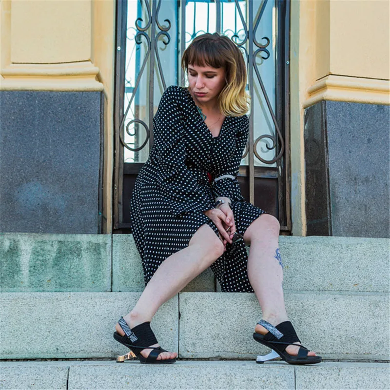 Женские босоножки на высоком каблуке; Разноцветные Летние женские босоножки из натуральной кожи с открытым носком на необычном каблуке 9 см; Цвет черный, красный; HL91 muyisxi
