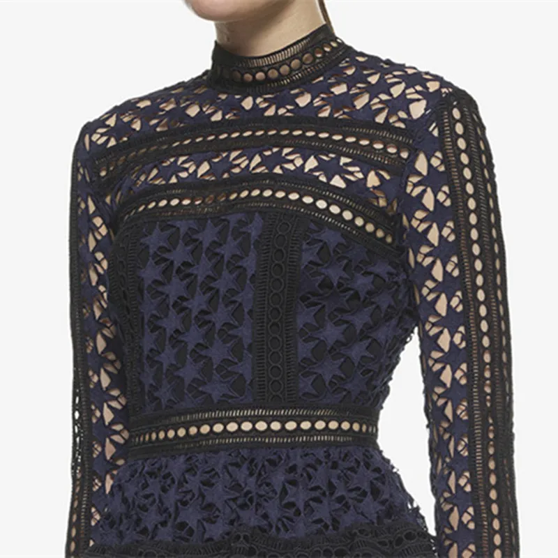 Женское кружевное платье с длинным рукавом голубое ажурное винтажное белое