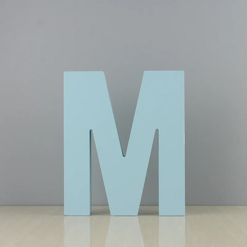 Маленькие синие фигурки деревянное украшение в виде английских букв свадебное