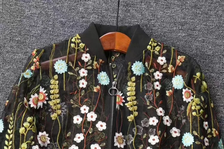 Черный с воротником стойкой и тюль длинным рукавом Красочные цветы вышиты