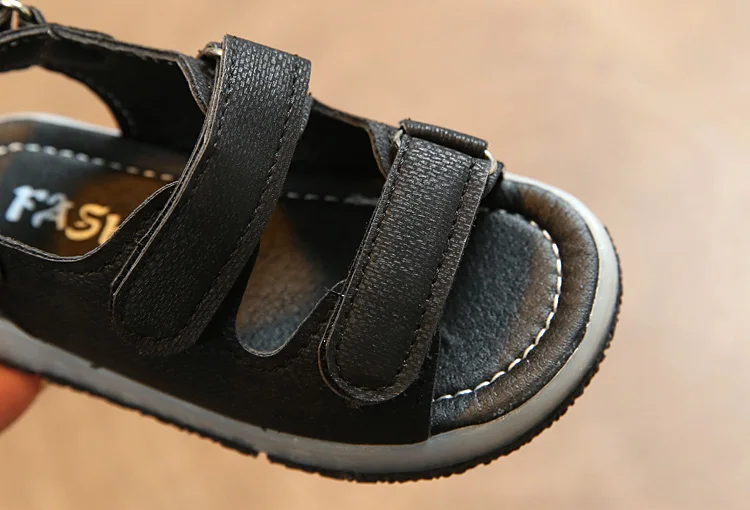 Новая светильник детские сандалии мальчики девочки модные легкие светящаяся