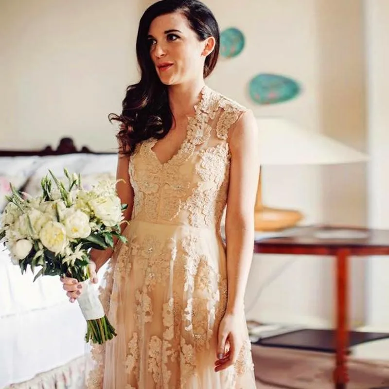 2016 Кружева Тюль Свадебные Платья Строки Кристаллы Аппликация V Шеи Граф Поезд