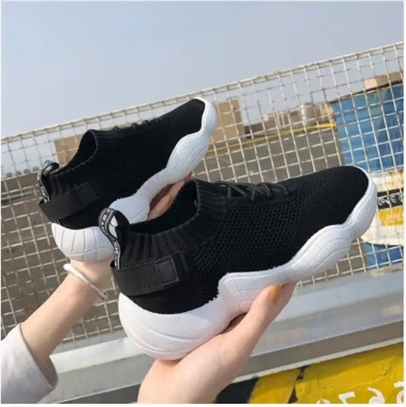 Женские массивные кроссовки розовые на платформе шнуровке Вулканизированная