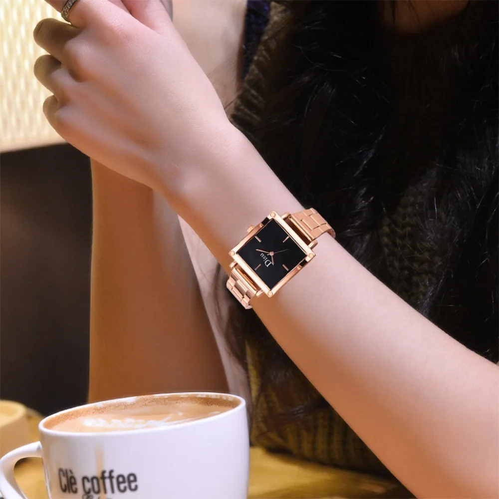 Женские кварцевые часы с квадратным циферблатом и полоской из легированной