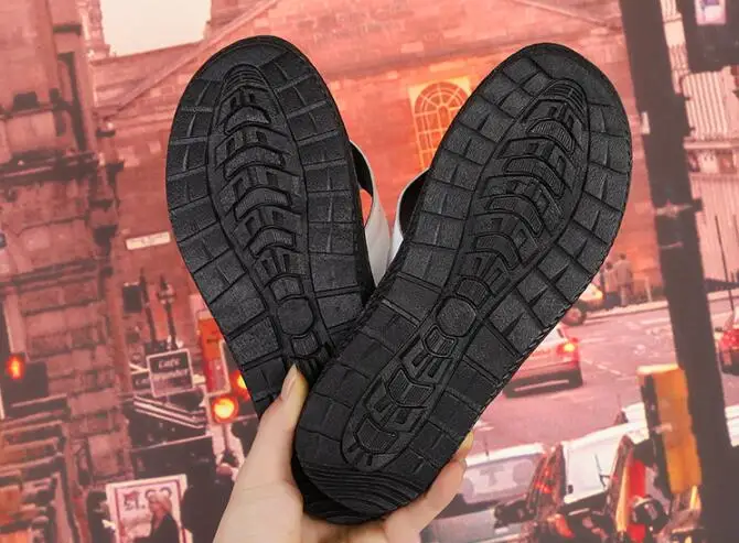 

Summer 2019 new flip-flop fashion leisure outdoor pinch men's leather sandals, slip-proof and wear-resistant beach shoes