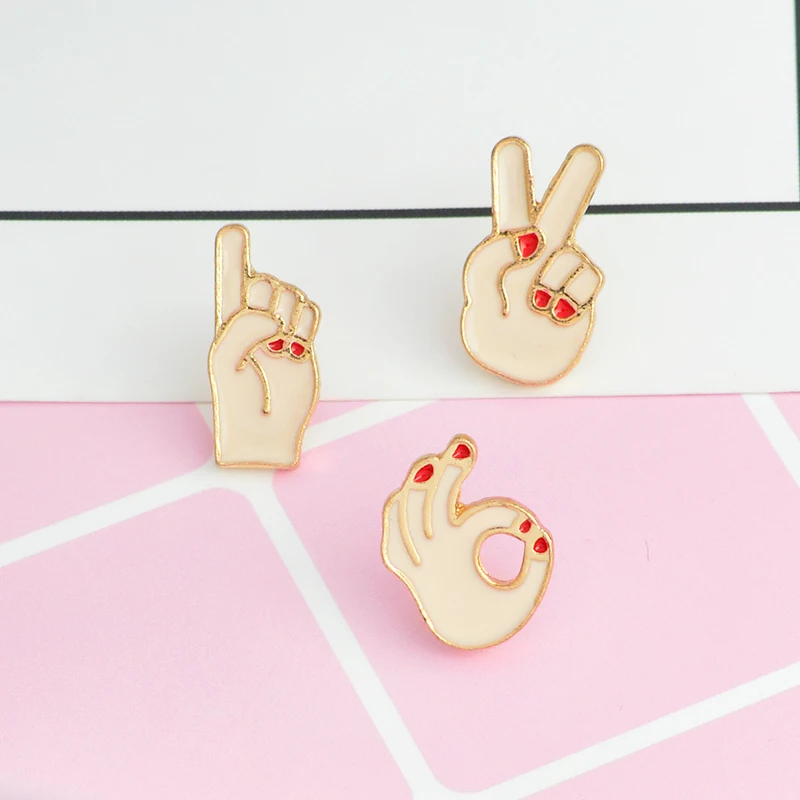 Jewelry 3 шт./компл.. Victory OK жесты и брошь милый мультяшный кавайный лацкан украшения