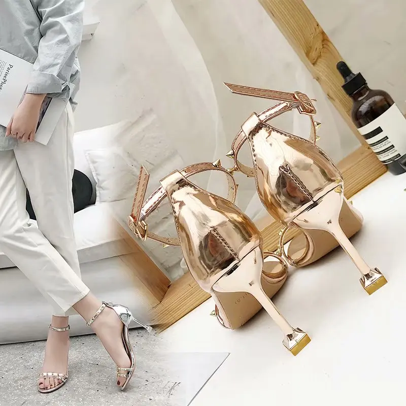 Женская обувь летние открытые сандалии Новое поступление лаковая кожа с