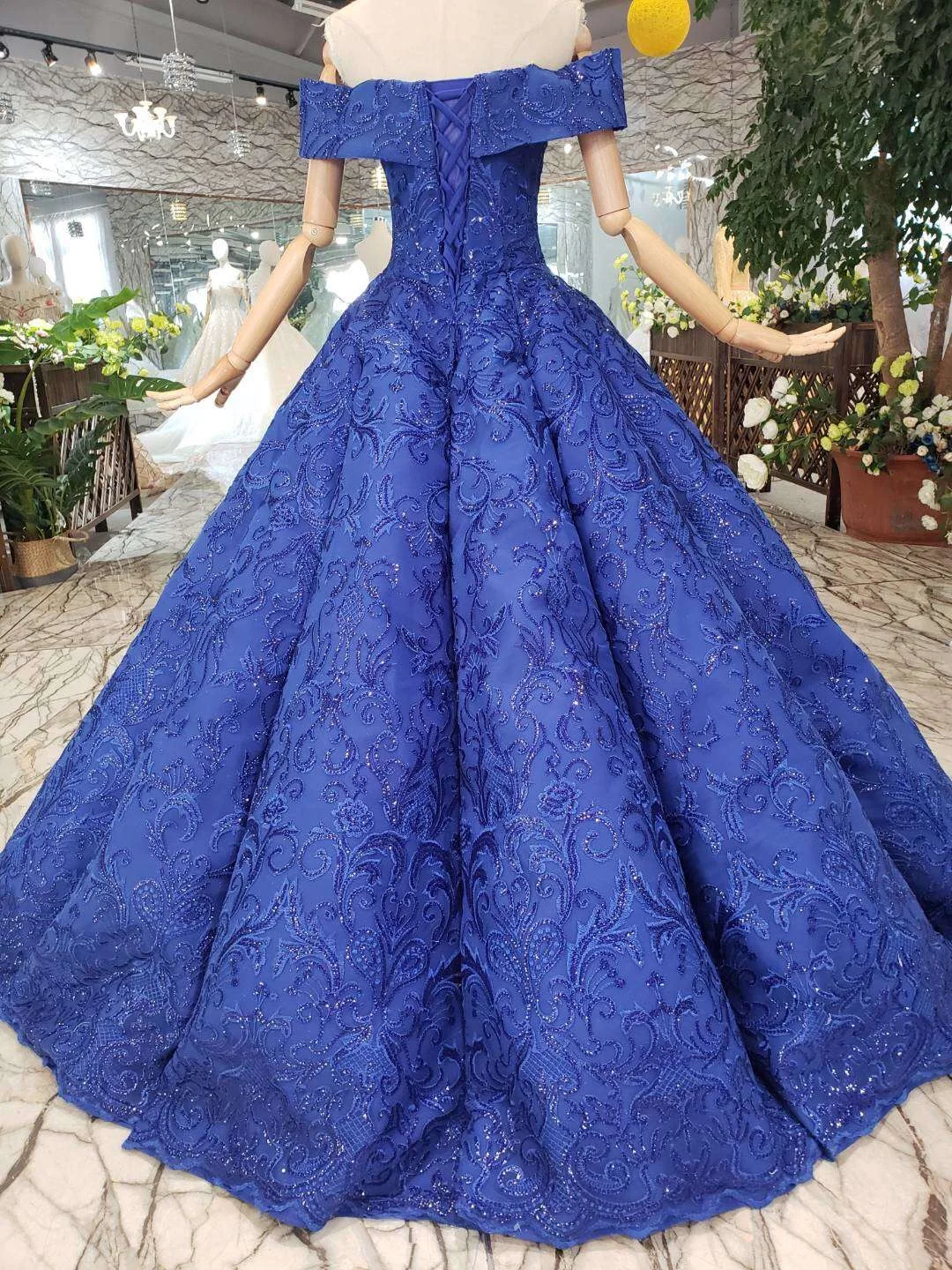 Sweetheart Royal Blue Off The Shoulder Stuting Prom Gown Sequins Ball Gown Luxurious Lace Waves Big Skirt Formal Prom Dresses